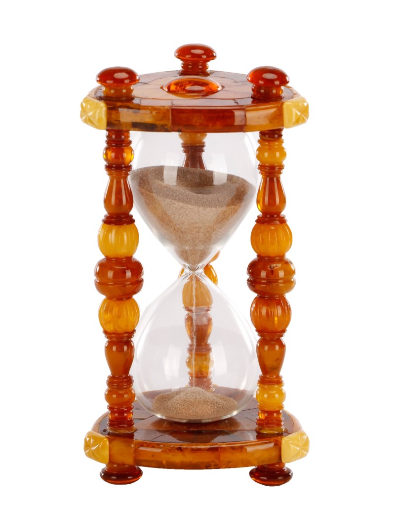 Rare 17th-century-style German carved amber hourglass (or sandglass), with sand enough for each turn to last about 10 minutes