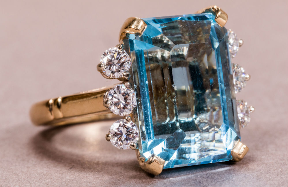 Lot 289 – An 18K yellow gold, aquamarine and diamond ring. Gray’s Auctioneers image