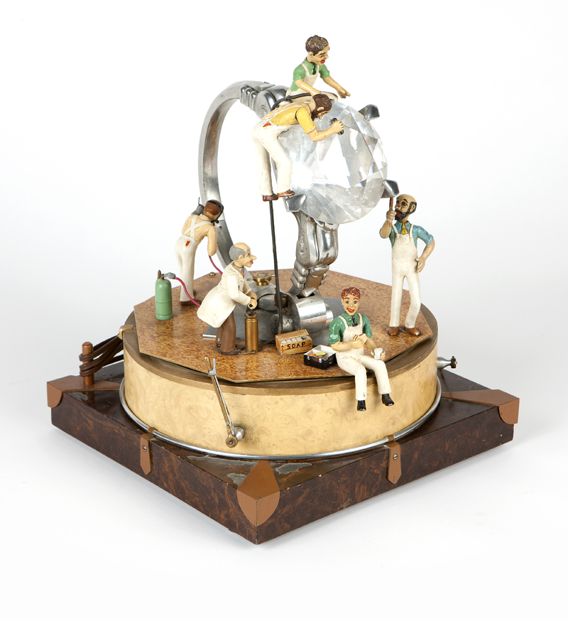 One of two Baranger advertising machines to be featured in Moran’s January catalog, this diamond ring-themed automaton is expected to hammer between $3,000 and $5,000. John Moran Auctioneers image