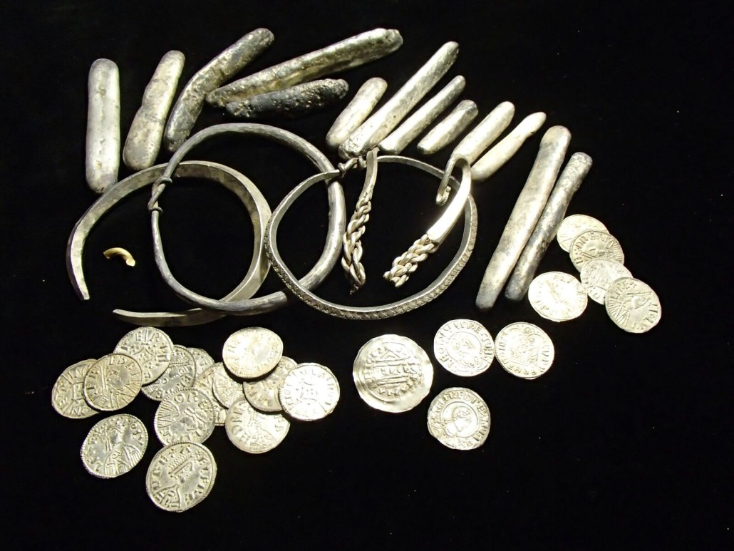 A selection of items in the Watlington Hoard after examination work © the Trustees of the British Museum.